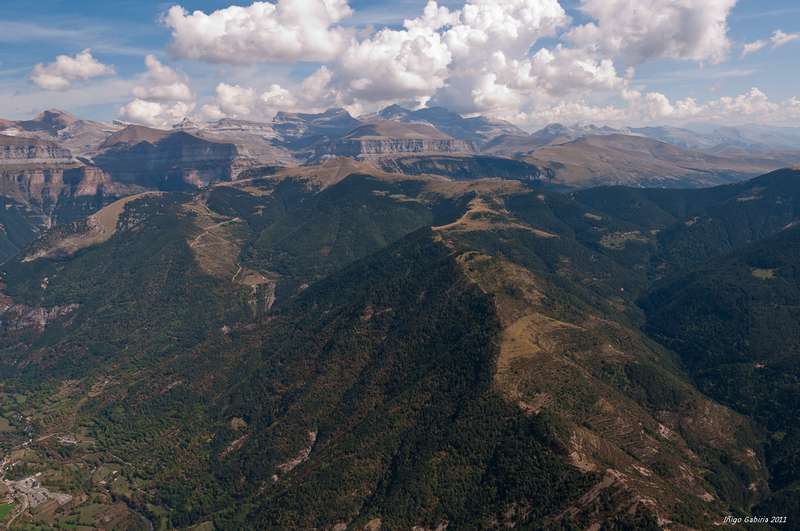 El eslovaco Jakub Be&ntilde;o destroza la carrera y ya manda en solitario